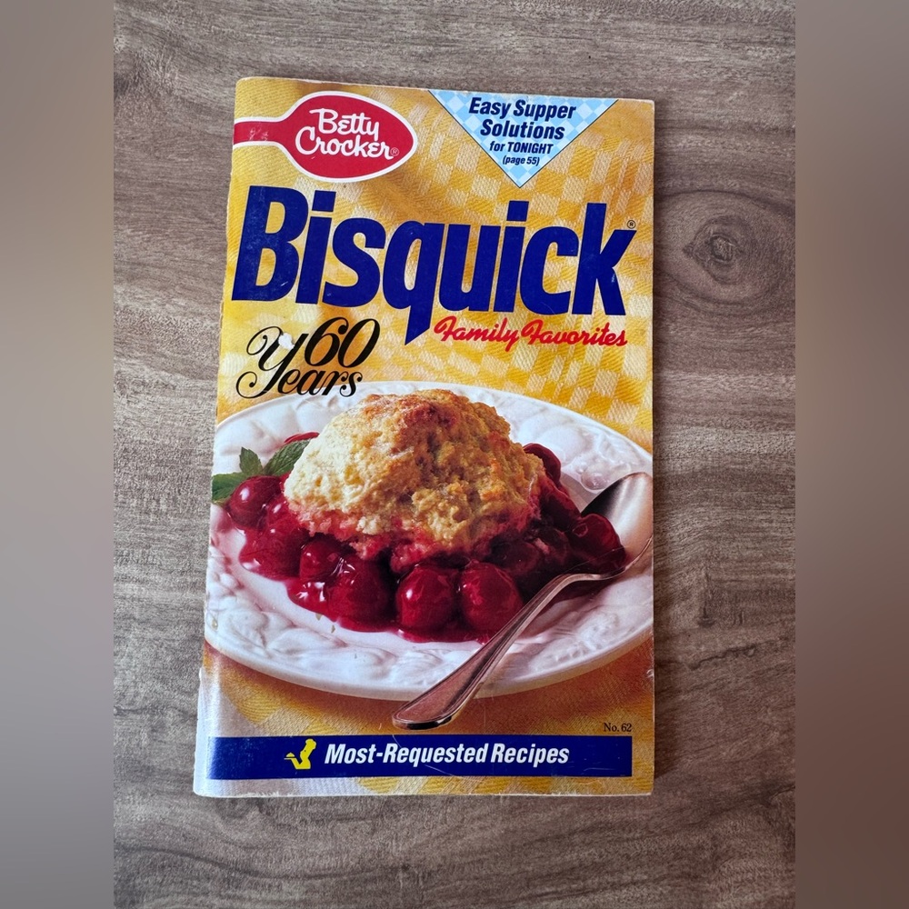 BETTY CROCKER SOFTCOVER COOKBOOK NOVEMBER 1991 #62 BISQUICK 60 YEARS FAVORITES